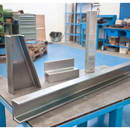 Formando gli strati piastre intitanium, luce e speciali leghe